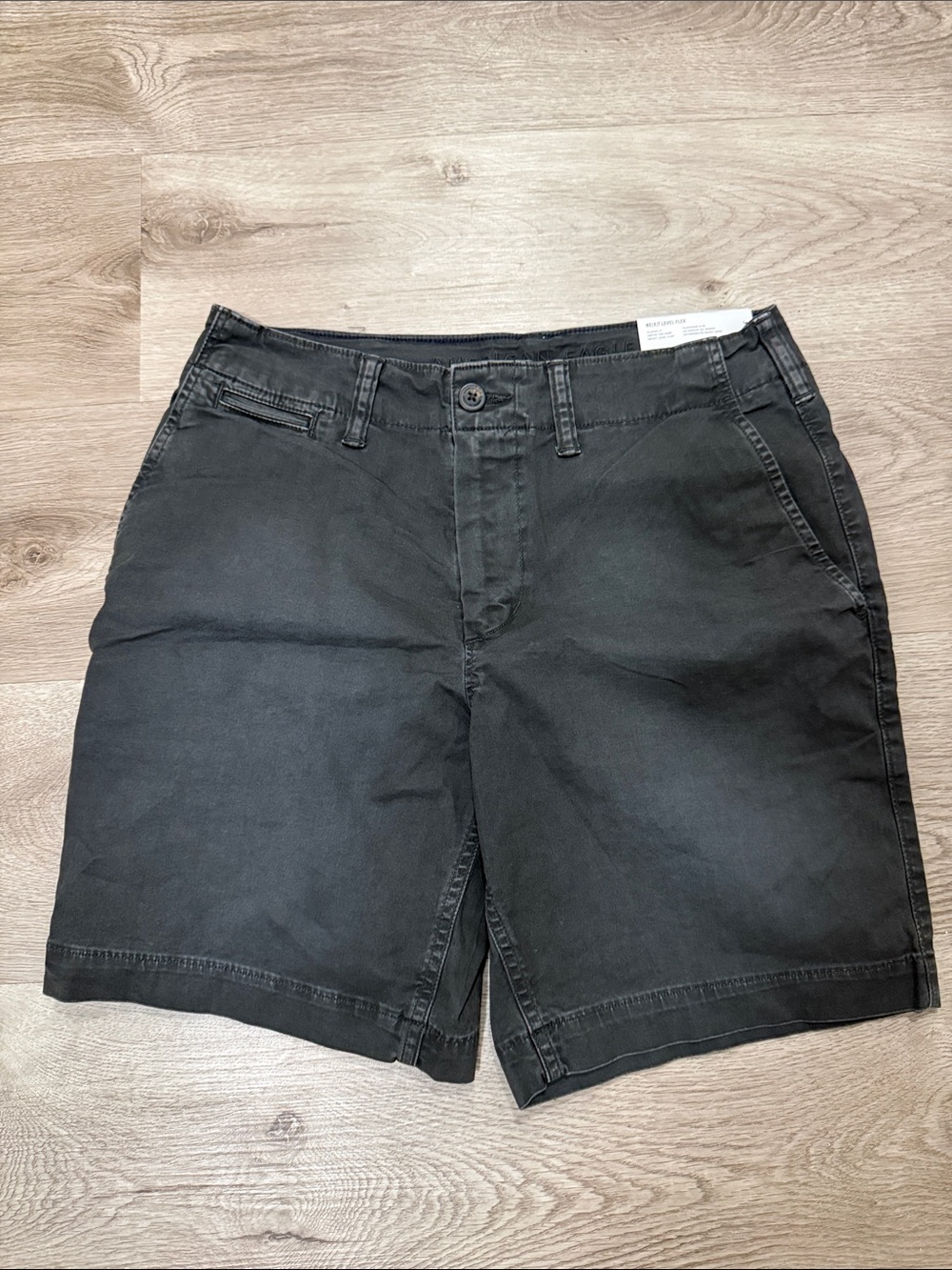 American Eagle Outfitters Black Flat-Front Men's Shorts Waist 29 Above the knee